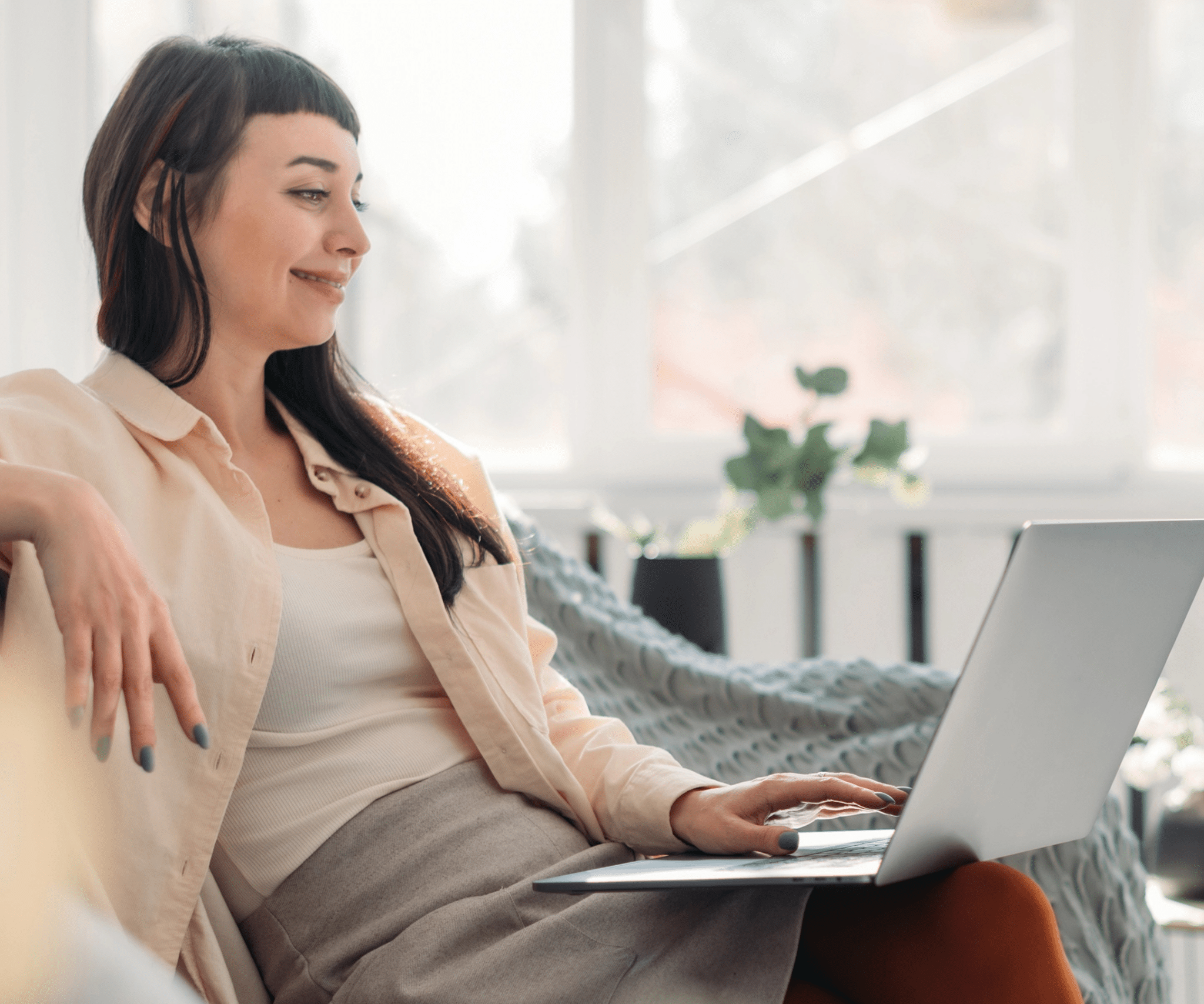 computer-woman-journaling-IMAGE